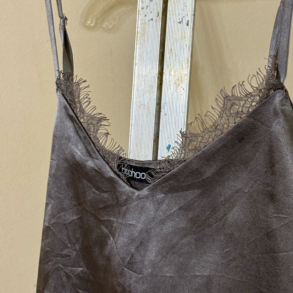 BOOHOO PLATINUM SATIN TANK SZ 10 - Picture 2 of 6